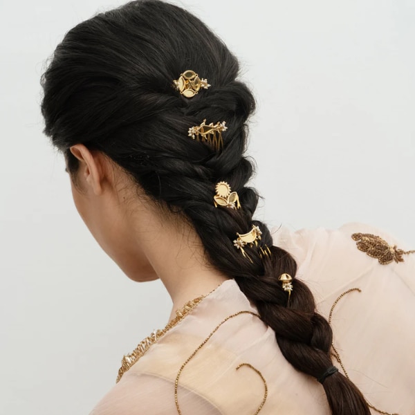 https://akm-img-a-in.tosshub.com/lingo/brt/images/photo_gallery/202601/darpana_darpan_meen_hairpins_rs2500.png