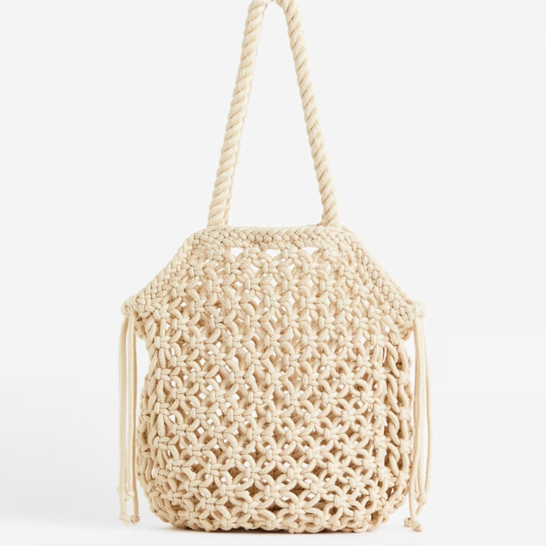 https://akm-img-a-in.tosshub.com/lingo/brt/images/photo_gallery/202601/hm_macrame_shopper_rs3999.png