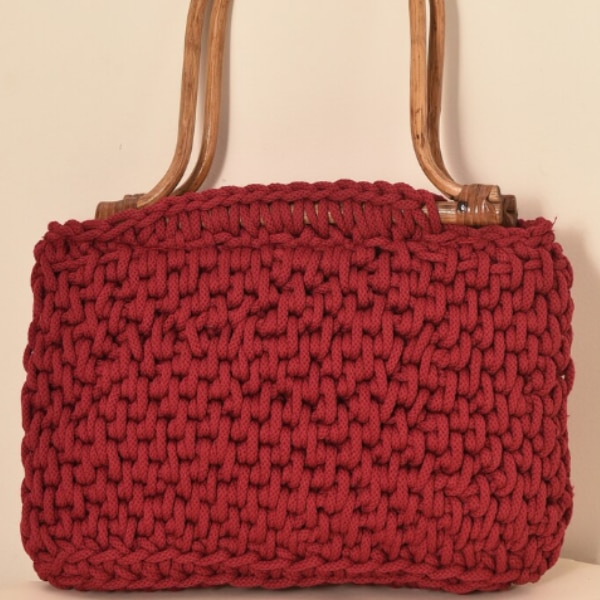 https://akm-img-a-in.tosshub.com/lingo/brt/images/photo_gallery/202601/jaypore_maroon_red_macrame_shoulder_bag_rs3280.png