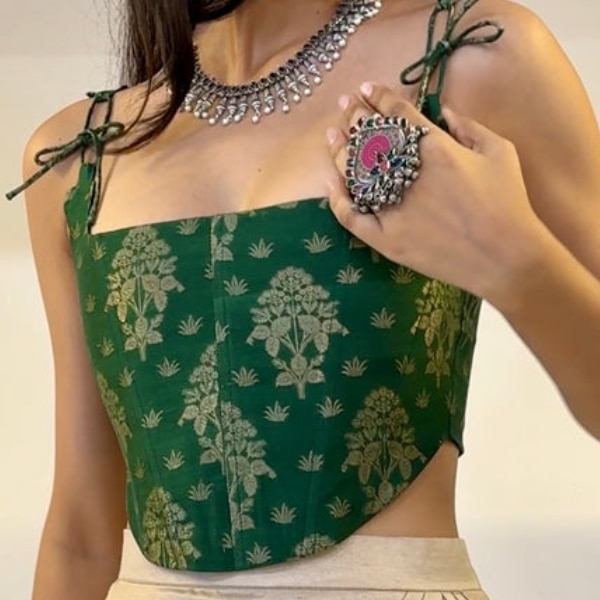 https://akm-img-a-in.tosshub.com/lingo/brt/images/photo_gallery/202601/mogra_lolita_banarasi_brocade_corset_rs7400.png