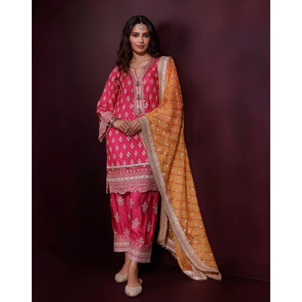 https://akm-img-a-in.tosshub.com/lingo/brt/images/photo_gallery/202601/mulmul_elira_cupro_satin_fuschia_kurta_set_rs16950.png