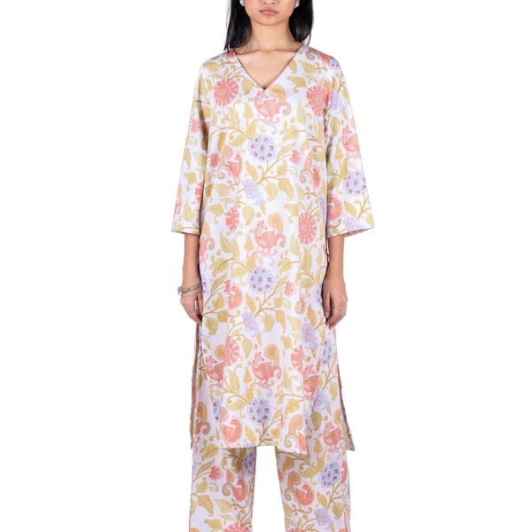 https://akm-img-a-in.tosshub.com/lingo/brt/images/photo_gallery/202601/shiro_mani_kalamkari_mor_kurta_set_rs8999.png