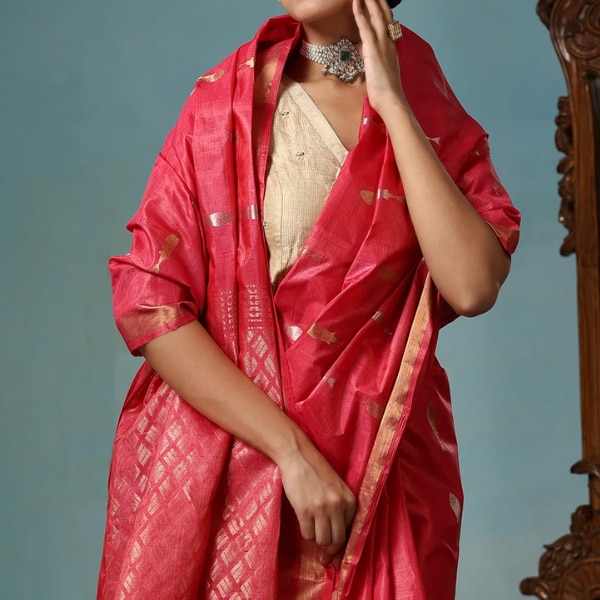 https://akm-img-a-in.tosshub.com/lingo/brt/images/photo_gallery/202602/dusala_india_orchid_handmade_georgia_peach_kosa_silk_saree_rs32969.png