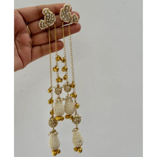 https://akm-img-a-in.tosshub.com/lingo/brt/images/photo_gallery/202602/ghani_phutri_udaan_dejhoor_earrings_rs1799.png