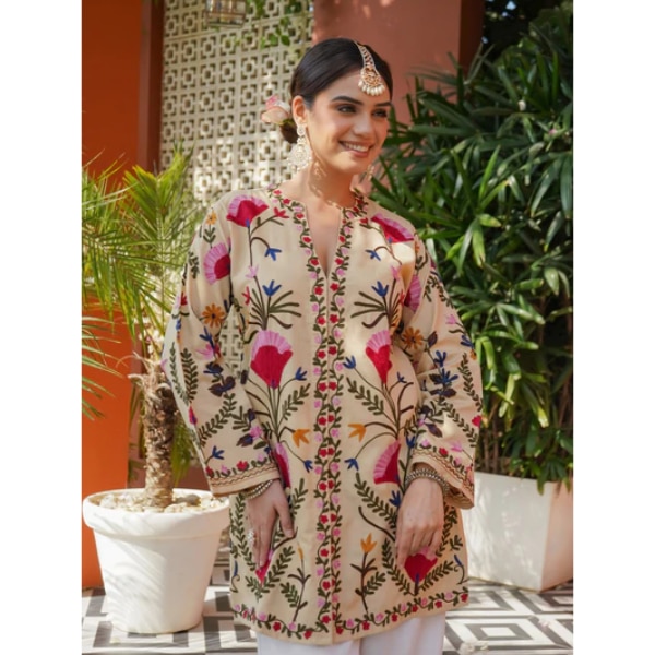 https://akm-img-a-in.tosshub.com/lingo/brt/images/photo_gallery/202602/house_of_kari_kashmiri_aari_work_cotton_kurta_jacket_rs2999.png