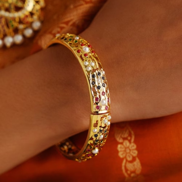 https://akm-img-a-in.tosshub.com/lingo/brt/images/photo_gallery/202602/jaypore_women_jadau_brass_bangle_rs2790.png