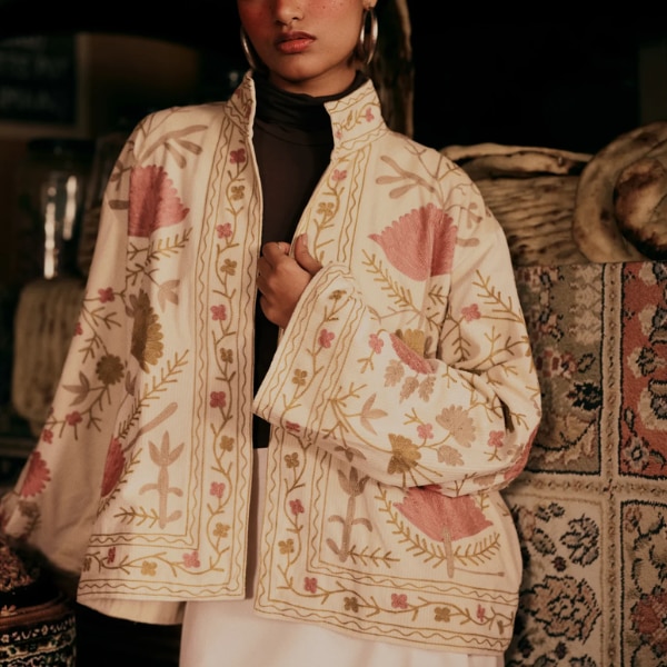 https://akm-img-a-in.tosshub.com/lingo/brt/images/photo_gallery/202602/koshur_ivory_aari_embroidered_velvet_jacket_rs11999.png