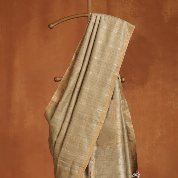https://akm-img-a-in.tosshub.com/lingo/brt/images/photo_gallery/202602/weaverstory_beige_handloom_pure_tussar_kosa_silk_saree_rs18990.png