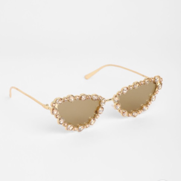 https://akm-img-a-in.tosshub.com/lingo/brt/images/photo_gallery/202603/haute_sauce_women_cat-eye_sunglasses_with_polarised_lens_rs2298.png