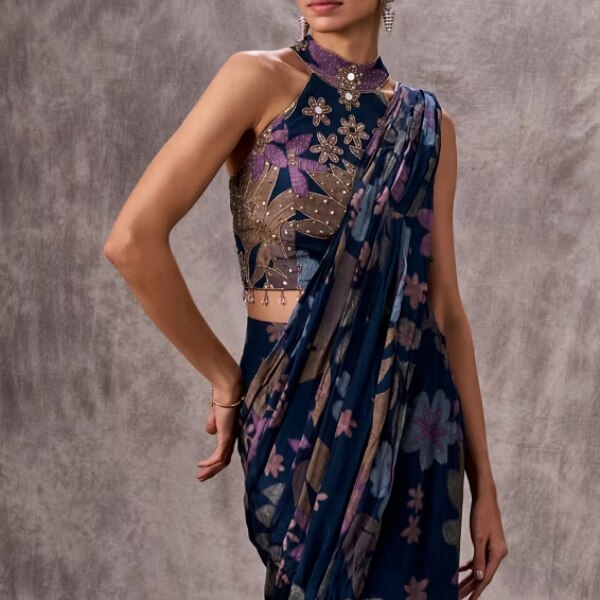 https://akm-img-a-in.tosshub.com/lingo/brt/images/photo_gallery/202603/twamev_indigo_blue_chinon_printed_saree_rs26999.png
