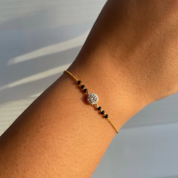 https://akm-img-a-in.tosshub.com/lingo/brt/images/photo_gallery/202604/diai_designs_halo_solitaire_mangalsutra_bracelet_rs33450.png