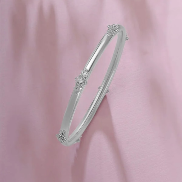 https://akm-img-a-in.tosshub.com/lingo/brt/images/photo_gallery/202604/mia_by_tanishq_elegant_fleur_silver_bangle_rs4899.png