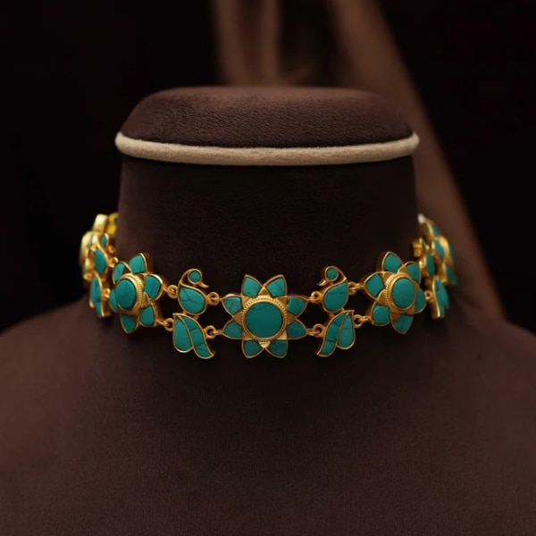 https://akm-img-a-in.tosshub.com/lingo/brt/images/photo_gallery/202604/rimli_saloni_turquoise_polki_choker_rs8500.png
