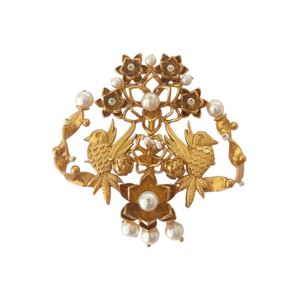 https://akm-img-a-in.tosshub.com/lingo/brt/images/photo_gallery/202605/amama_parishri_yaadon_ka_bageecha_hair_pin_rs3599.png