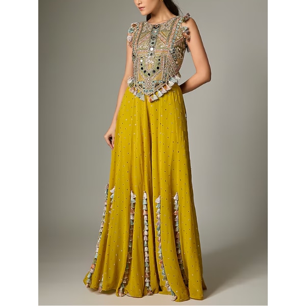 https://akm-img-a-in.tosshub.com/lingo/brt/images/photo_gallery/202605/payal_singhal_mehendi_green_mukaish_georgette_sharara_set_rs73500.png