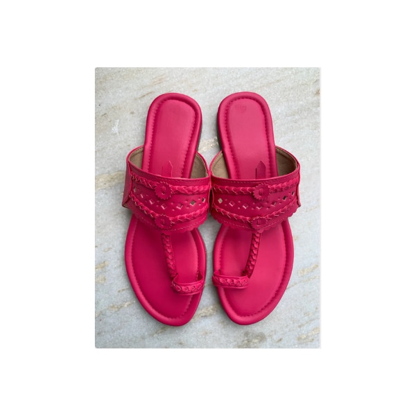 https://akm-img-a-in.tosshub.com/lingo/brt/images/photo_gallery/202605/shuffling_suitcases_fuschia_pink_kolhapuri_rs1750_inr.png