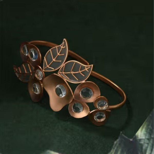https://akm-img-a-in.tosshub.com/lingo/brt/images/photo_gallery/202605/suhani_pittie_rainforest_palm_cuff_rs7400.png