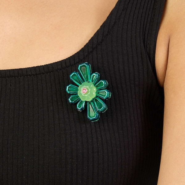 https://akm-img-a-in.tosshub.com/lingo/brt/images/photo_gallery/202606/isharya_enchanted_garden_brooch_rs6999.png