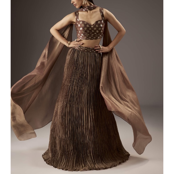https://akm-img-a-in.tosshub.com/lingo/brt/images/photo_gallery/202606/kalki_brown_banarasi_silk_bridesmaid_lehenga_rs22995.png