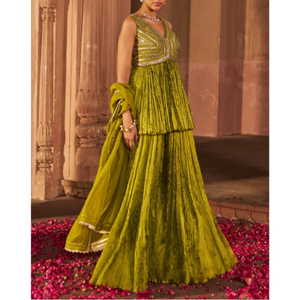 https://akm-img-a-in.tosshub.com/lingo/brt/images/photo_gallery/202606/nidhika_shekhar_jashan-e-khaas_sharara_set_rs43000.png