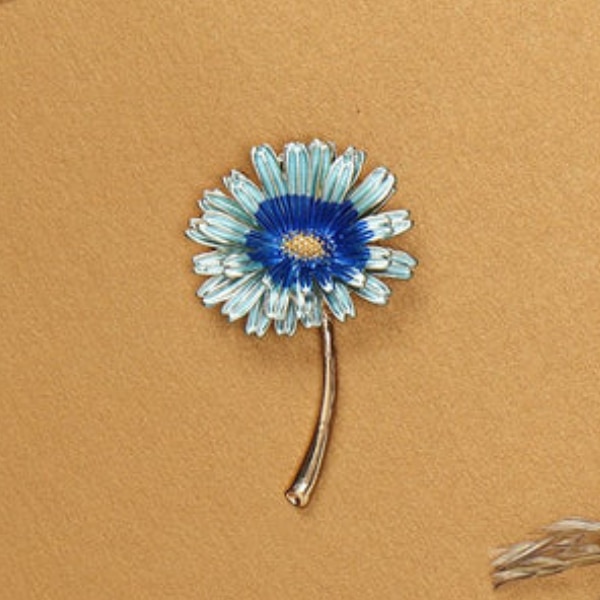 https://akm-img-a-in.tosshub.com/lingo/brt/images/photo_gallery/202606/tossido_blue_sunflower_brooch_rs999.png