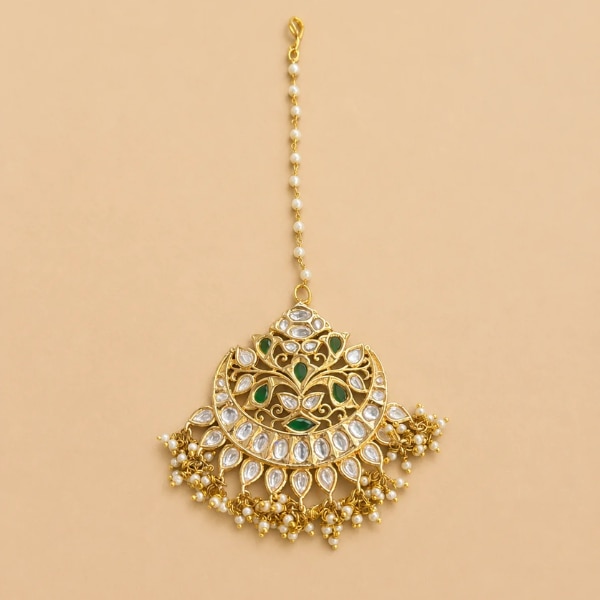 https://akm-img-a-in.tosshub.com/lingo/brt/images/photo_gallery/202607/joolry_green_polki_maang_tikka_rs4000.png