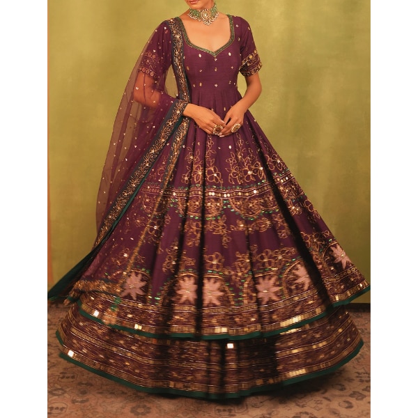 https://akm-img-a-in.tosshub.com/lingo/brt/images/photo_gallery/202607/kiran_kalsi_plum_anarkali_lehenga_set_rs94340.png