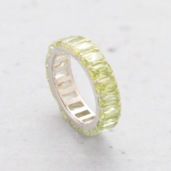https://akm-img-a-in.tosshub.com/lingo/brt/images/photo_gallery/202607/orionz_irise_eternity_ring_rs2999.png