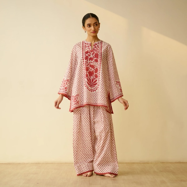 https://akm-img-a-in.tosshub.com/lingo/brt/images/photo_gallery/202607/rustorange_smriti_bagh_mulmul_cotton_farsi_set_rs5099.png