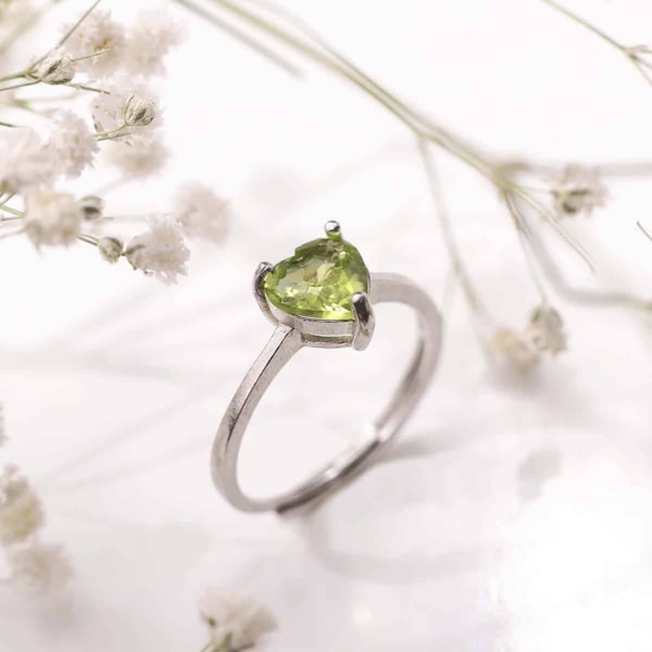 https://akm-img-a-in.tosshub.com/lingo/brt/images/photo_gallery/202607/shubhanjali_peridot_heart_silver_ring_rs4500.png