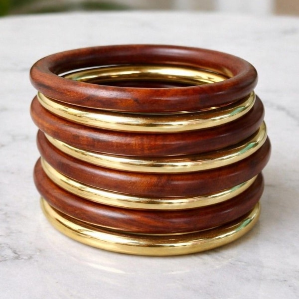 https://akm-img-a-in.tosshub.com/lingo/brt/images/photo_gallery/202607/the_glam_pouch_solid_set_of_8_wood_stack_bangles_rs1799.png