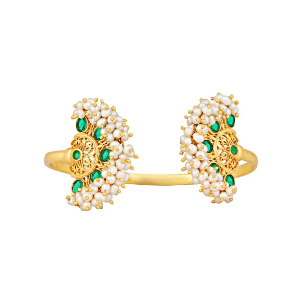 https://akm-img-a-in.tosshub.com/lingo/brt/images/photo_gallery/202607/zariin_mor_bangles_rs4499.png