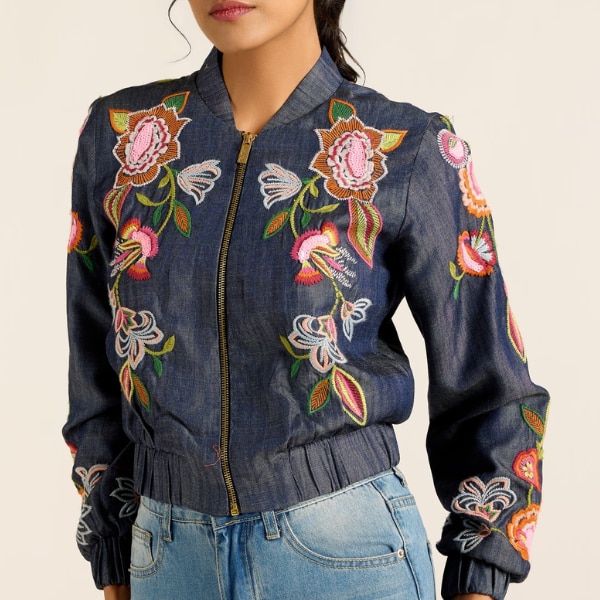 https://akm-img-a-in.tosshub.com/lingo/brt/images/photo_gallery/202608/label_ritu_kumar_blue_alanna_jacket_rs8500.png