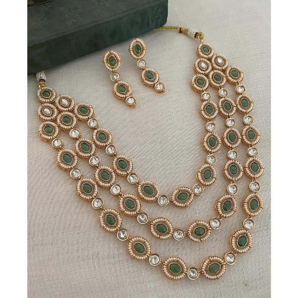 https://akm-img-a-in.tosshub.com/lingo/brt/images/photo_gallery/202608/saga_jewels_green_diamonds_stones_polki_embellished_layered_necklace_set_rs7800.png