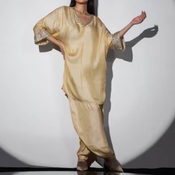 https://akm-img-a-in.tosshub.com/lingo/brt/images/photo_gallery/202608/swtantra_shade_satin_with_diamonds_kurta_dhoti_pants_rs3800.png