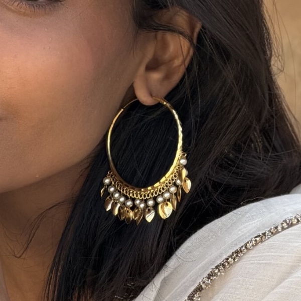 https://akm-img-a-in.tosshub.com/lingo/brt/images/photo_gallery/202609/anu_merton_neerali_ear_hoops_rs15340.png