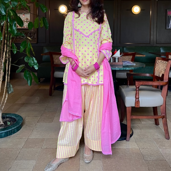 https://akm-img-a-in.tosshub.com/lingo/brt/images/photo_gallery/202609/krami_india_noor_farshi_set_rs3999.png