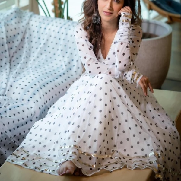 https://akm-img-a-in.tosshub.com/lingo/brt/images/photo_gallery/202609/pomcha_jaipur_polka_dot_white_organza_anarkali_set_with_organza_dupatta_rs11699.png