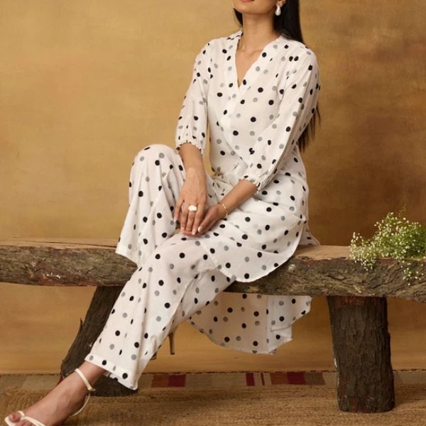 https://akm-img-a-in.tosshub.com/lingo/brt/images/photo_gallery/202609/quince_white_classic_polka_handblock_print_mulmul_kurta_set_rs3800.png