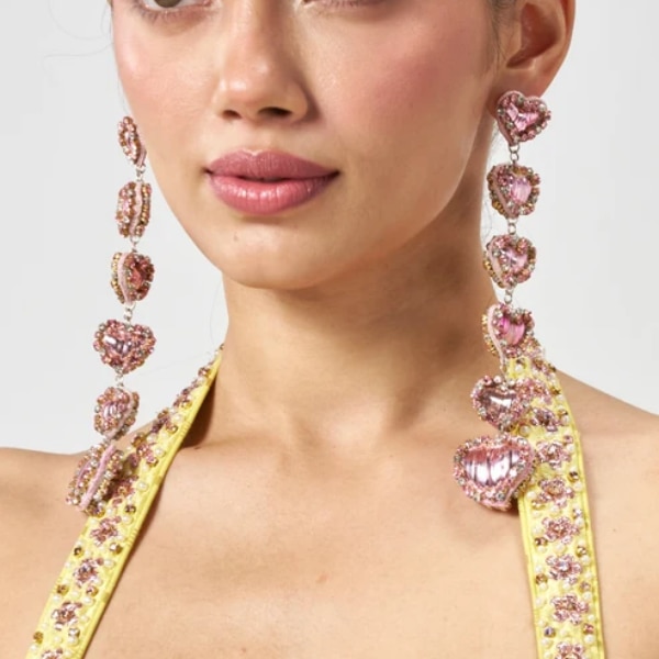 https://akm-img-a-in.tosshub.com/lingo/brt/images/photo_gallery/202609/tonoto_sweetheart_sparkle_pink_dangler_earrings_rs5999.png