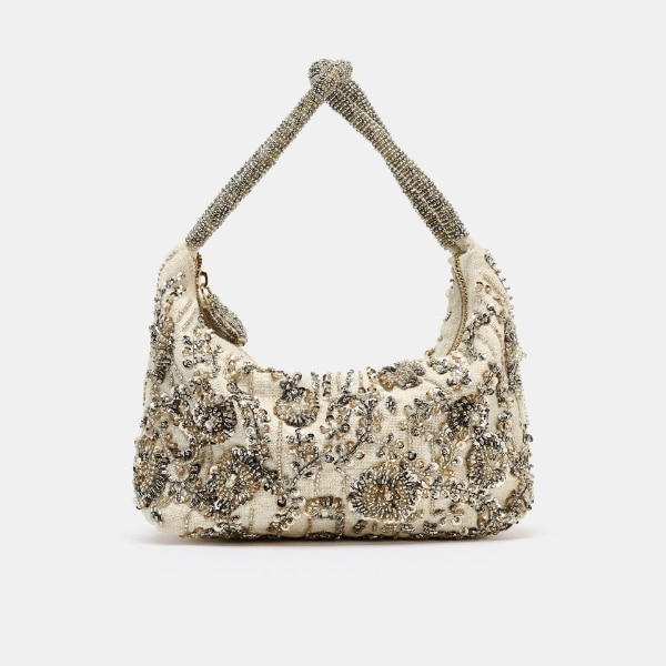 https://akm-img-a-in.tosshub.com/lingo/brt/images/photo_gallery/202610/harpers_beauty_2.png
