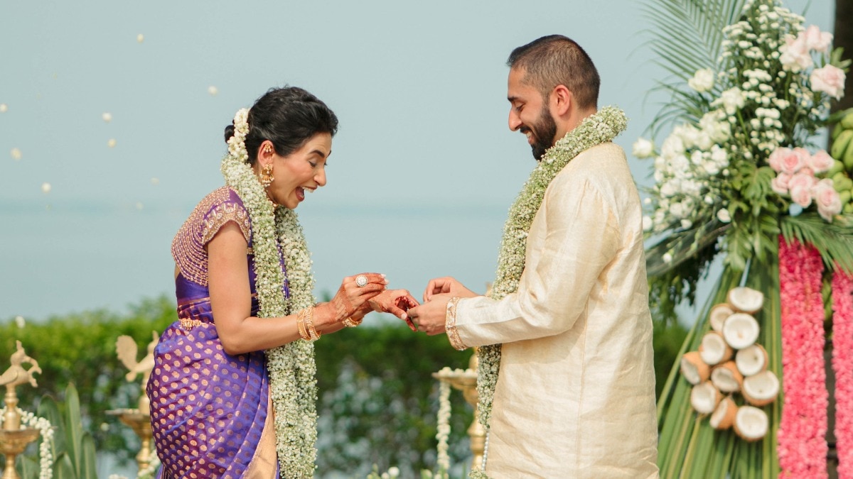 A mother walked her daughter down the aisle at this beautiful Kerala wedding