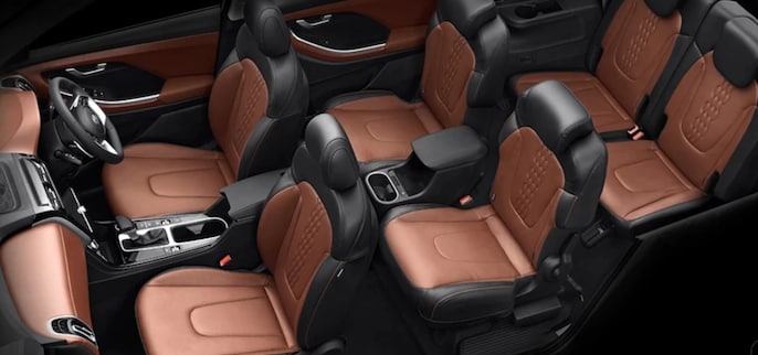 इंटीरियर और आरामदायक सुविधाएं इंटीरियर और आरामदायक सुविधाएं