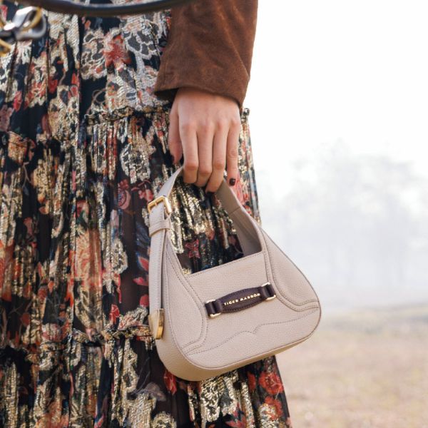 Tiger Marron Lariat Pearl Mini, ₹7,000