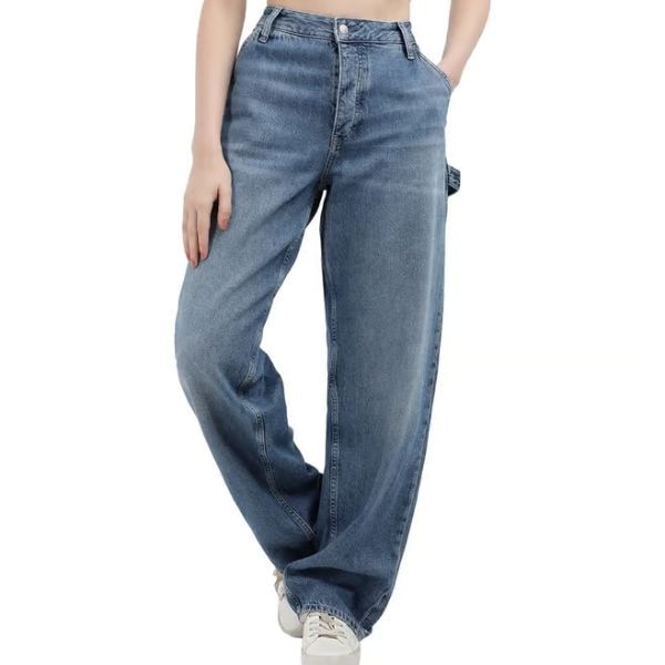 Calvin Klein Jeans Womens Light Blue Solid 90'S Straight Jeans, ₹6,499