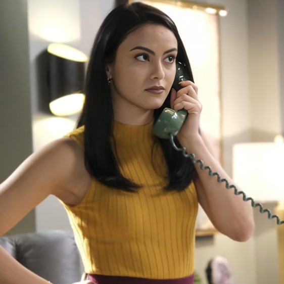 Mustard yellow knit tops to elevate your sweater game this fall