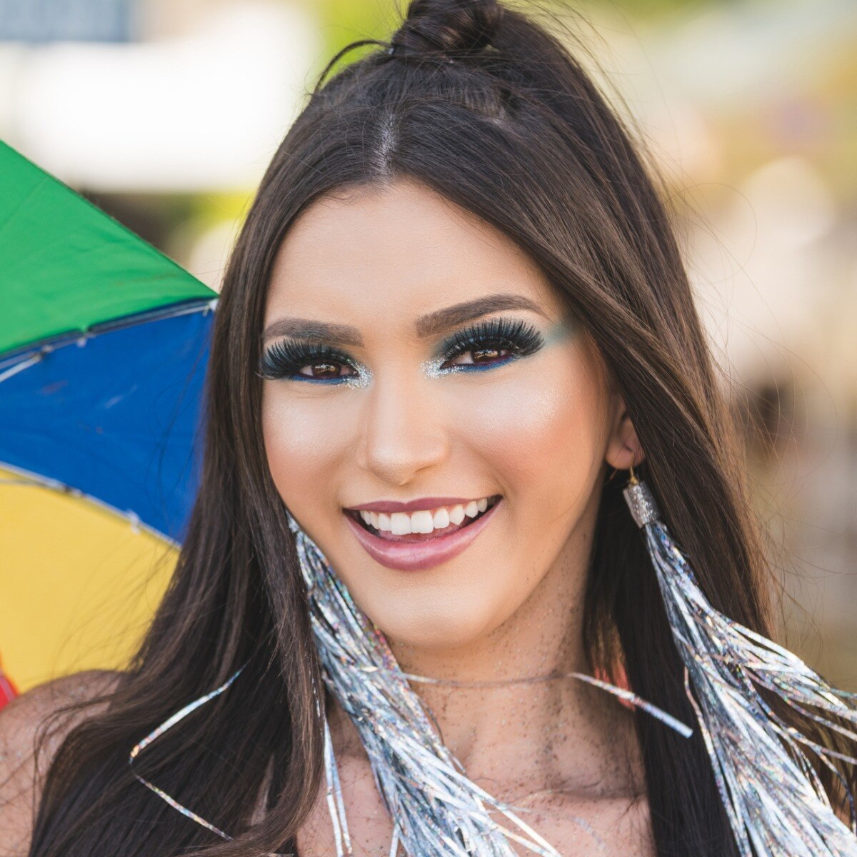 Glitter makeup for music festivals, after-dark sets, and that extra sparkle