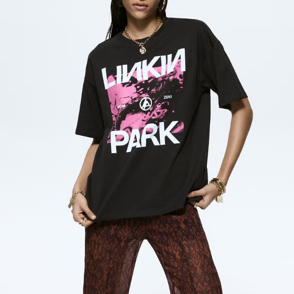 H&M Oversized Print-Motif T-shirt, ₹1,299