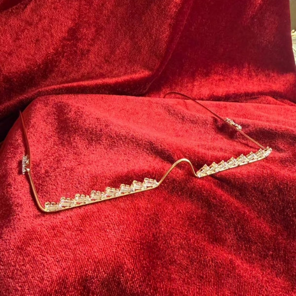 Cenora Jewels Viral Facelet – V Curve, ₹1,999