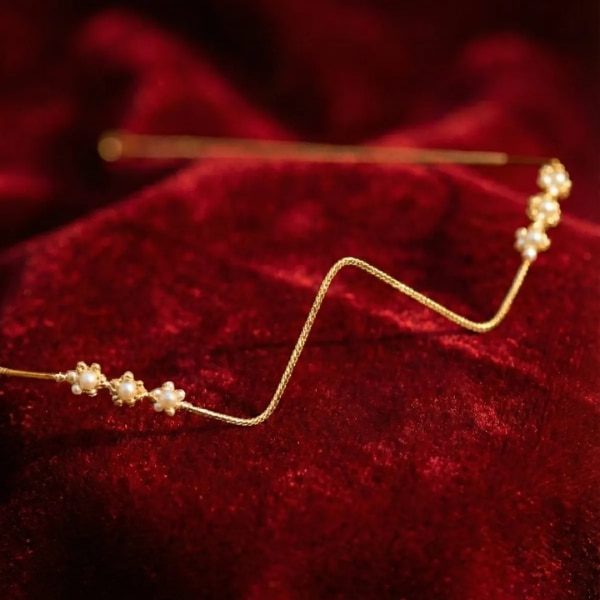 House Of Vyoma Gold Pearl Facelet, ₹3,998